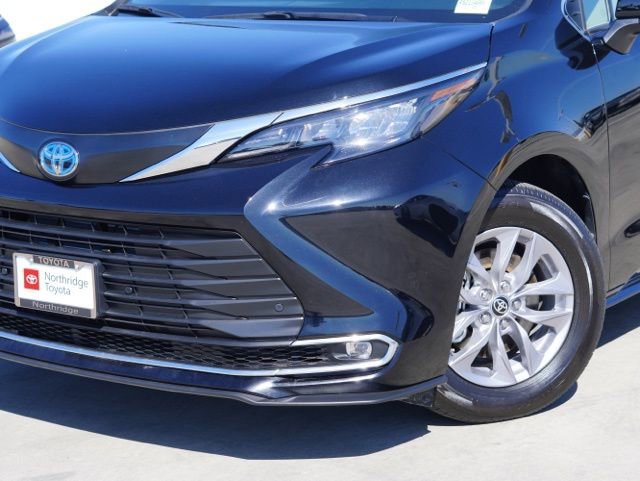 Used 2024 Toyota Sienna XLE FWD image 5