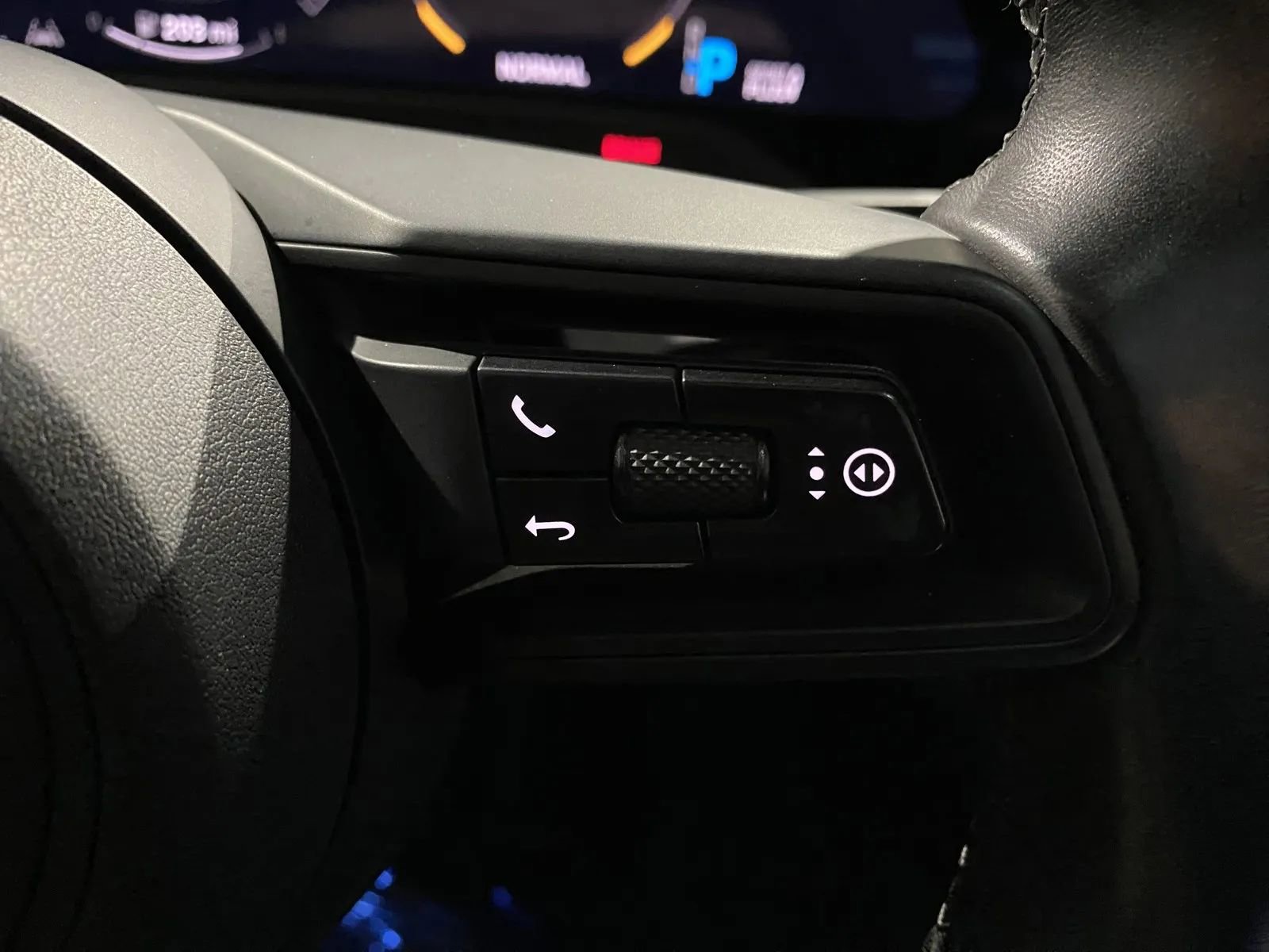 Used 2023 Porsche Taycan w/ Premium Package image 18