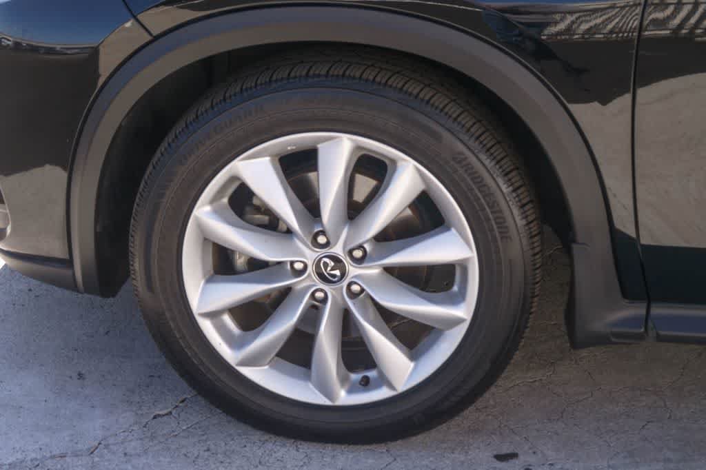 Used 2019 INFINITI QX50 Essential w/ Premium Audio Package FWD image 5