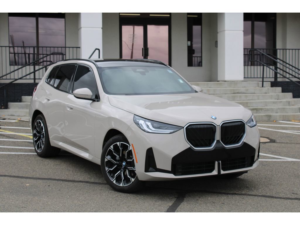 Used 2025 BMW X3 xDrive30i w/ Premium Package image 3