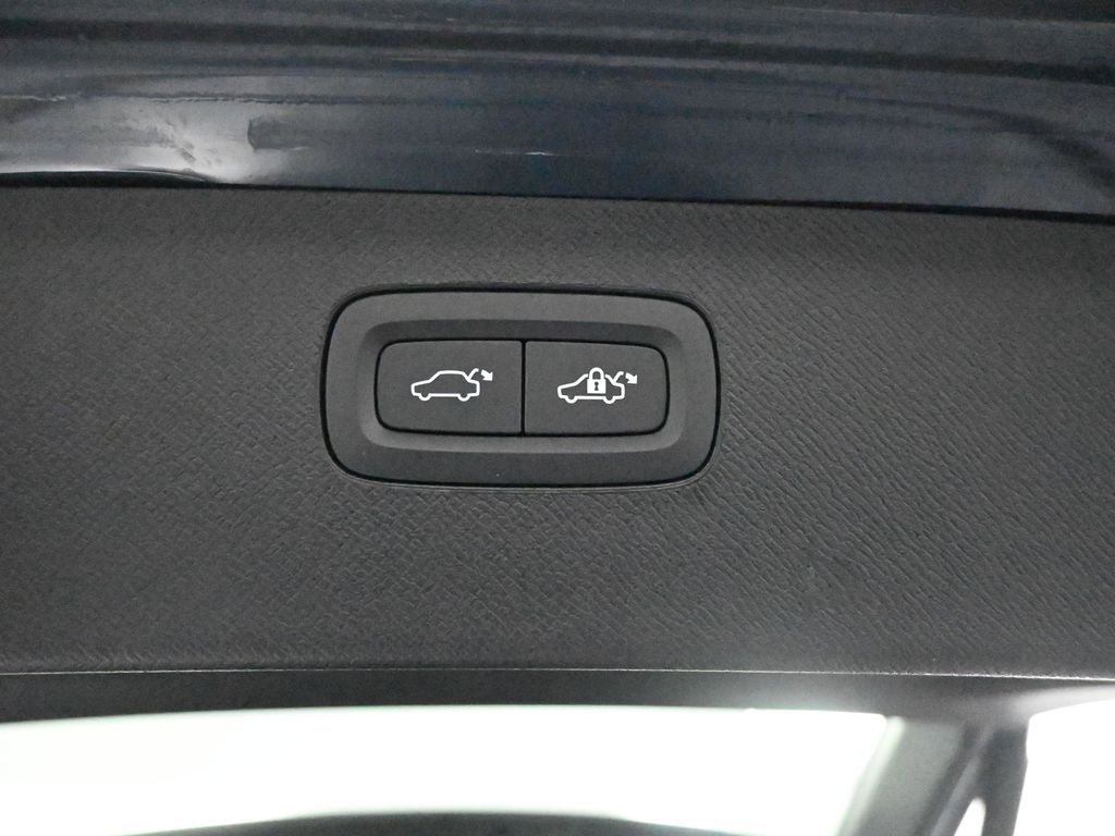 Used 2024 Volvo XC90 B6 Plus image 24