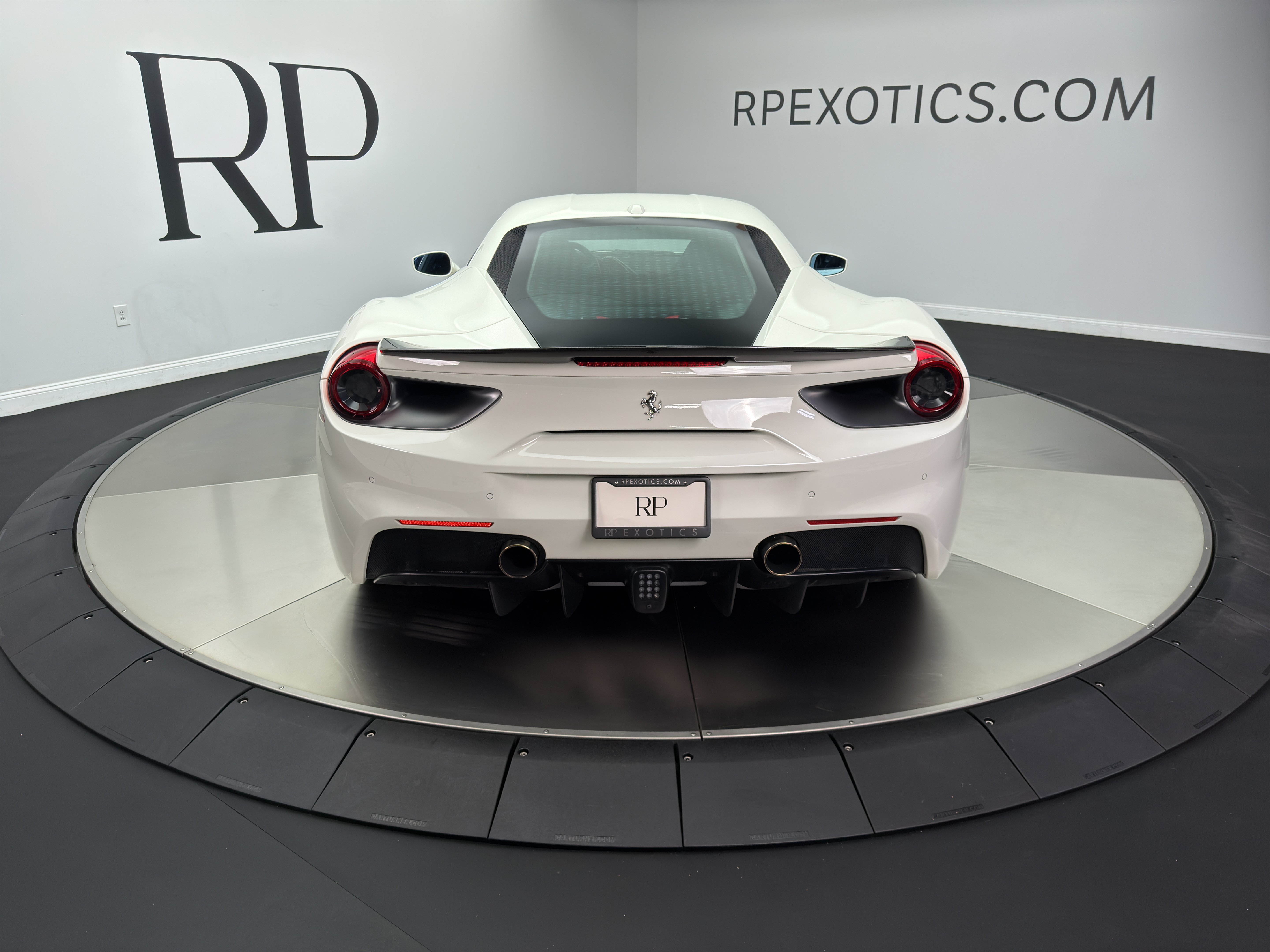 Used 2019 Ferrari 488 GTB RWD image 10