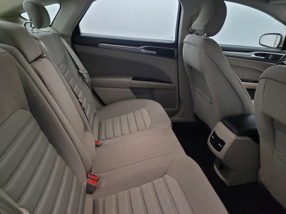 Used 2019 Ford Fusion SE FWD image 19