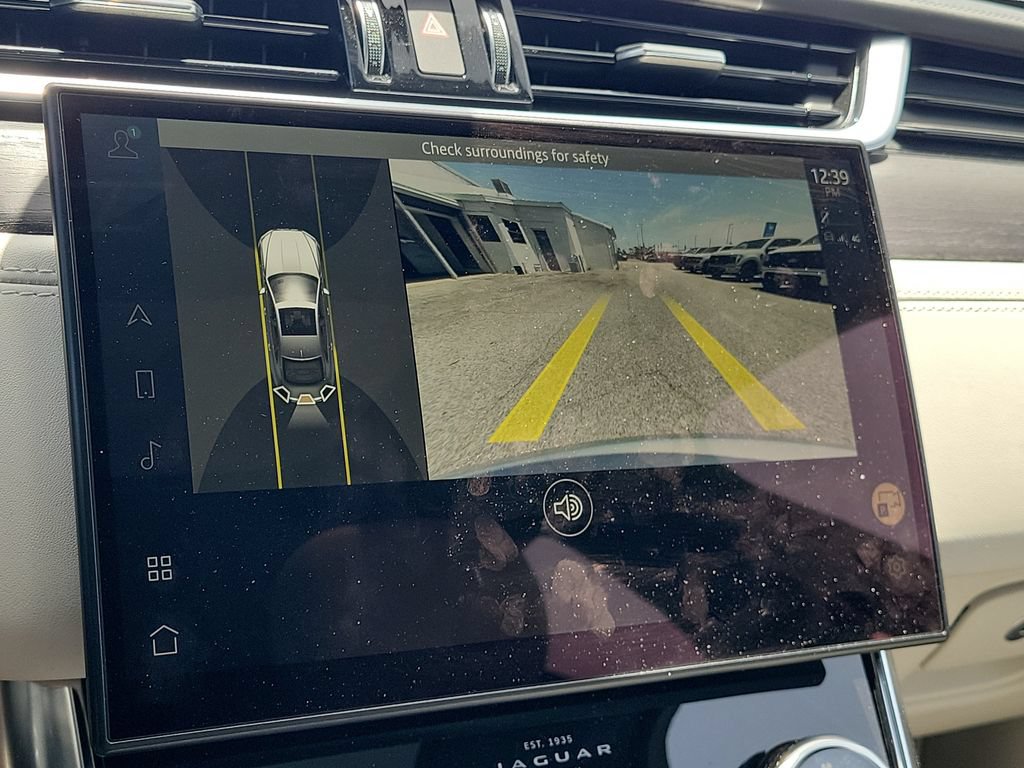 Used 2022 Jaguar XF SE RWD image 29