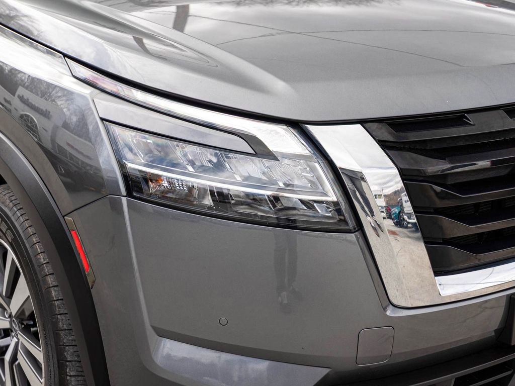 Used 2023 Nissan Pathfinder SL AWD/4WD image 36