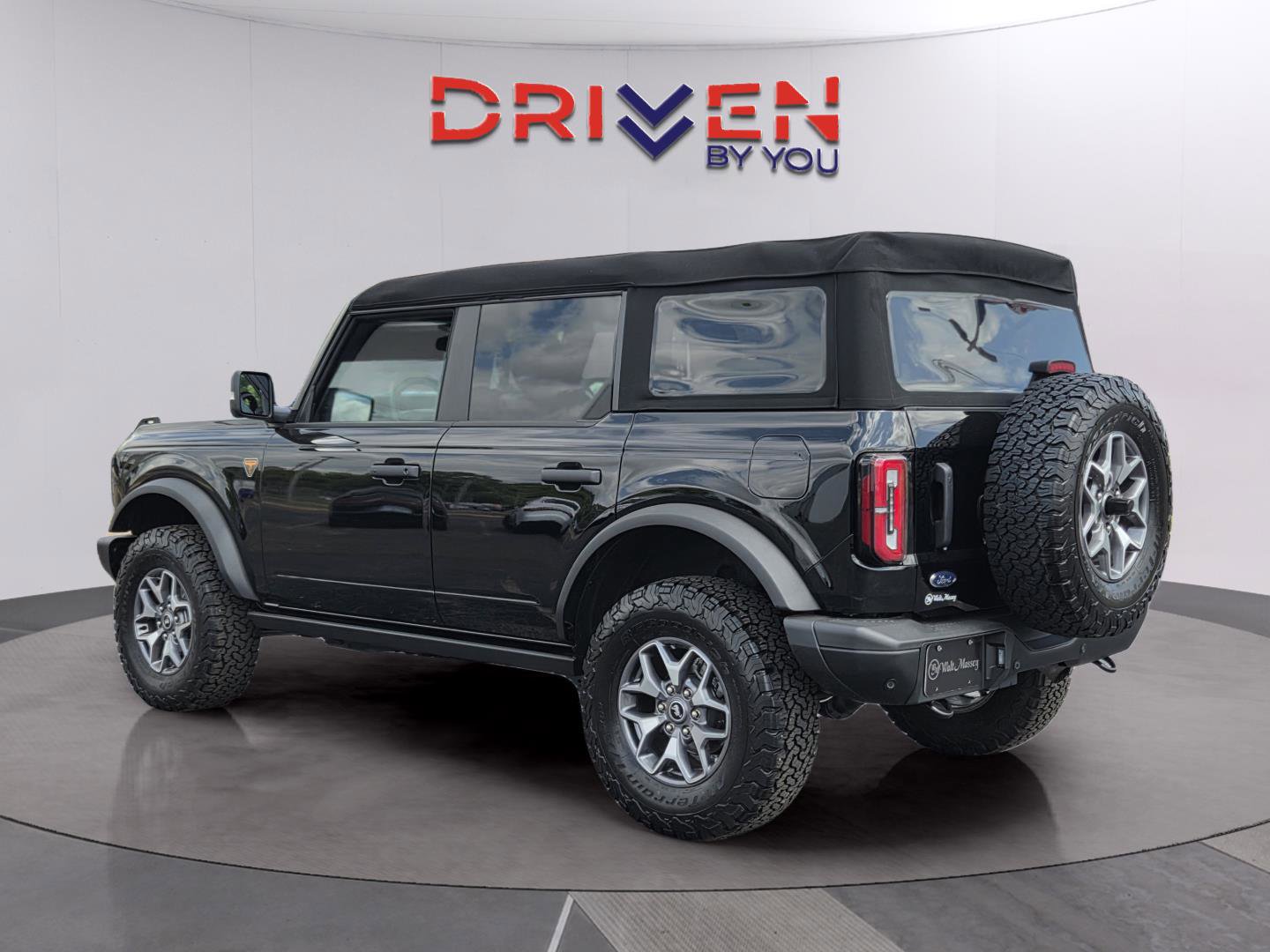 Used 2025 Ford Bronco Badlands AWD/4WD image 3