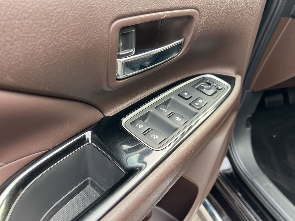 Used 2018 Mitsubishi Outlander 4WD Plug-In Hybrid image 12