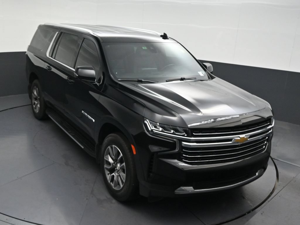 Used 2022 Chevrolet Suburban LT w/ Luxury Package RWD image 21