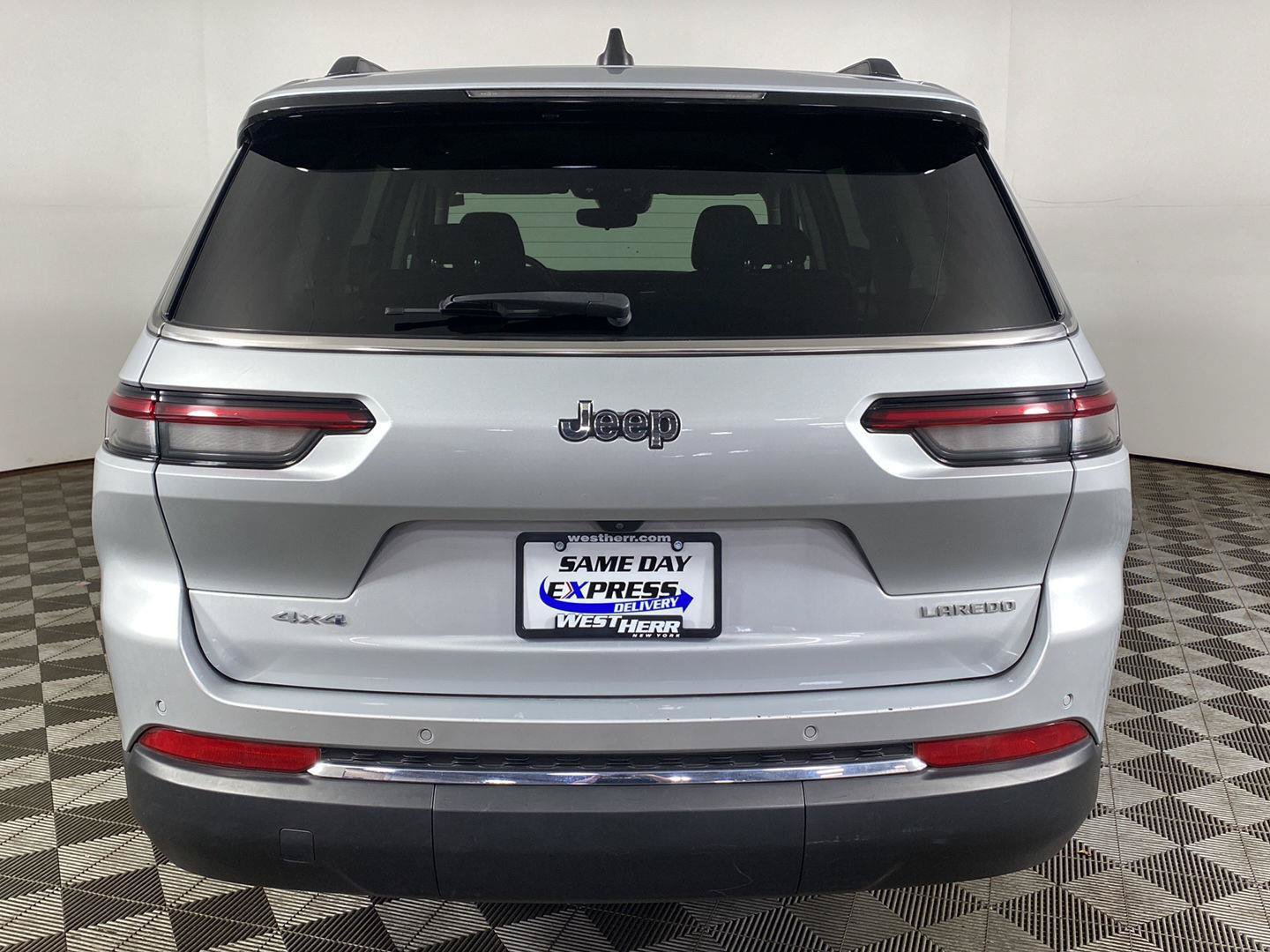 Used 2023 Jeep Grand Cherokee L Laredo w/ Luxury Tech Group I AWD/4WD image 6