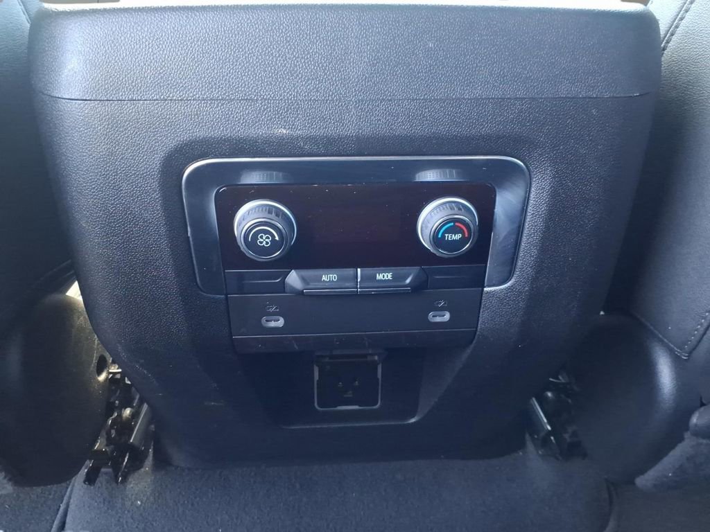 Used 2024 Chevrolet Suburban LT AWD/4WD image 29