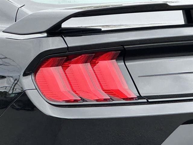 Used 2018 Ford Mustang GT Premium w/ GT Performance Package RWD image 9