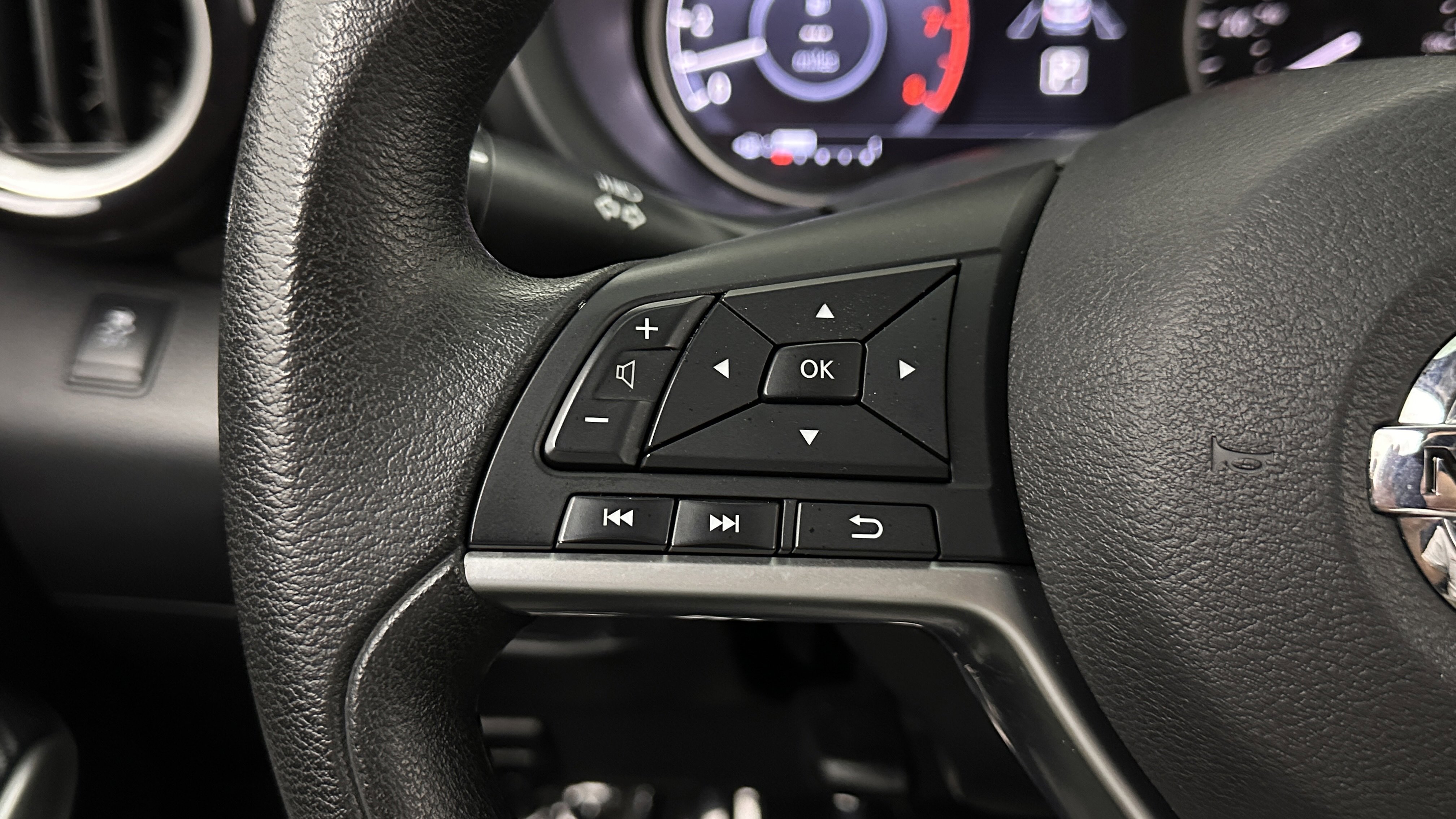 Used 2019 Nissan Kicks SV FWD image 16