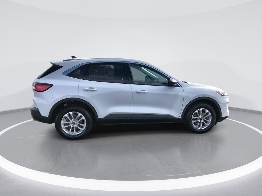 Used 2022 Ford Escape SE image 9