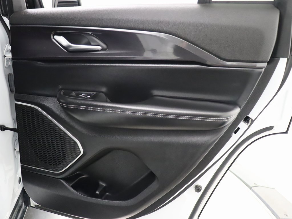 Used 2022 Jeep Grand Cherokee Altitude image 38