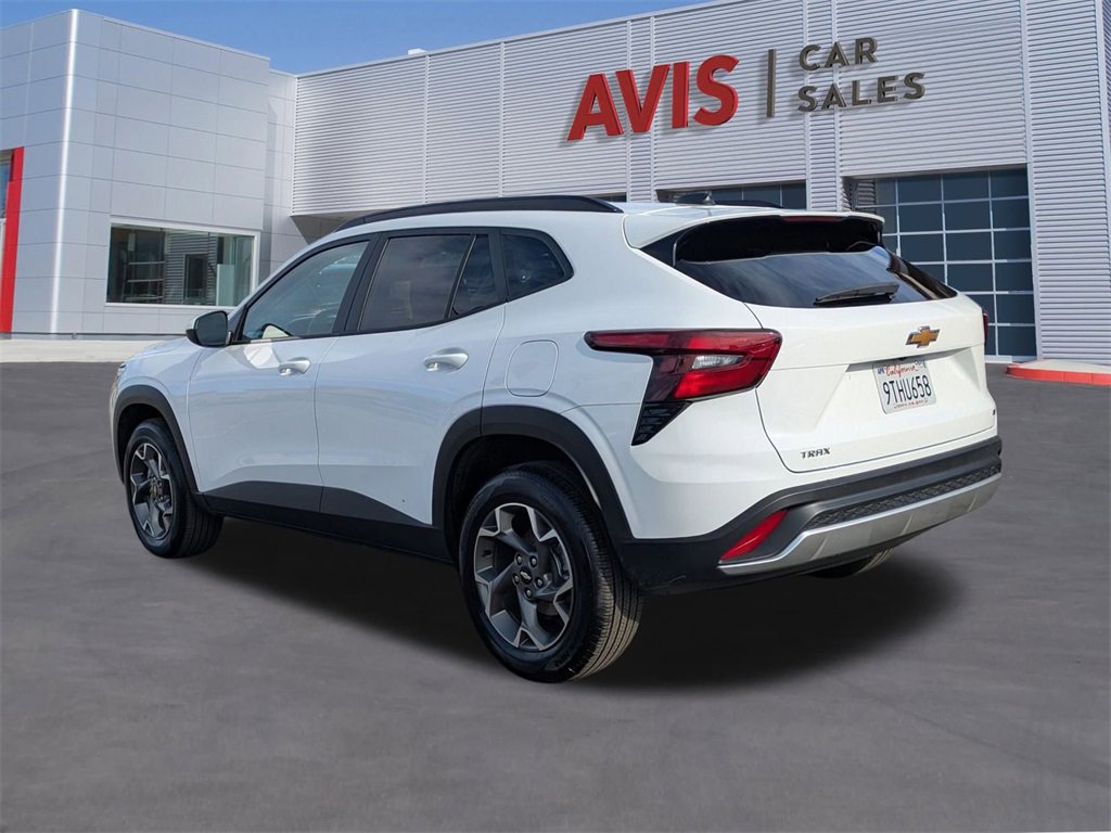 Used 2025 Chevrolet Trax LT w/ LT Convenience Package image 9