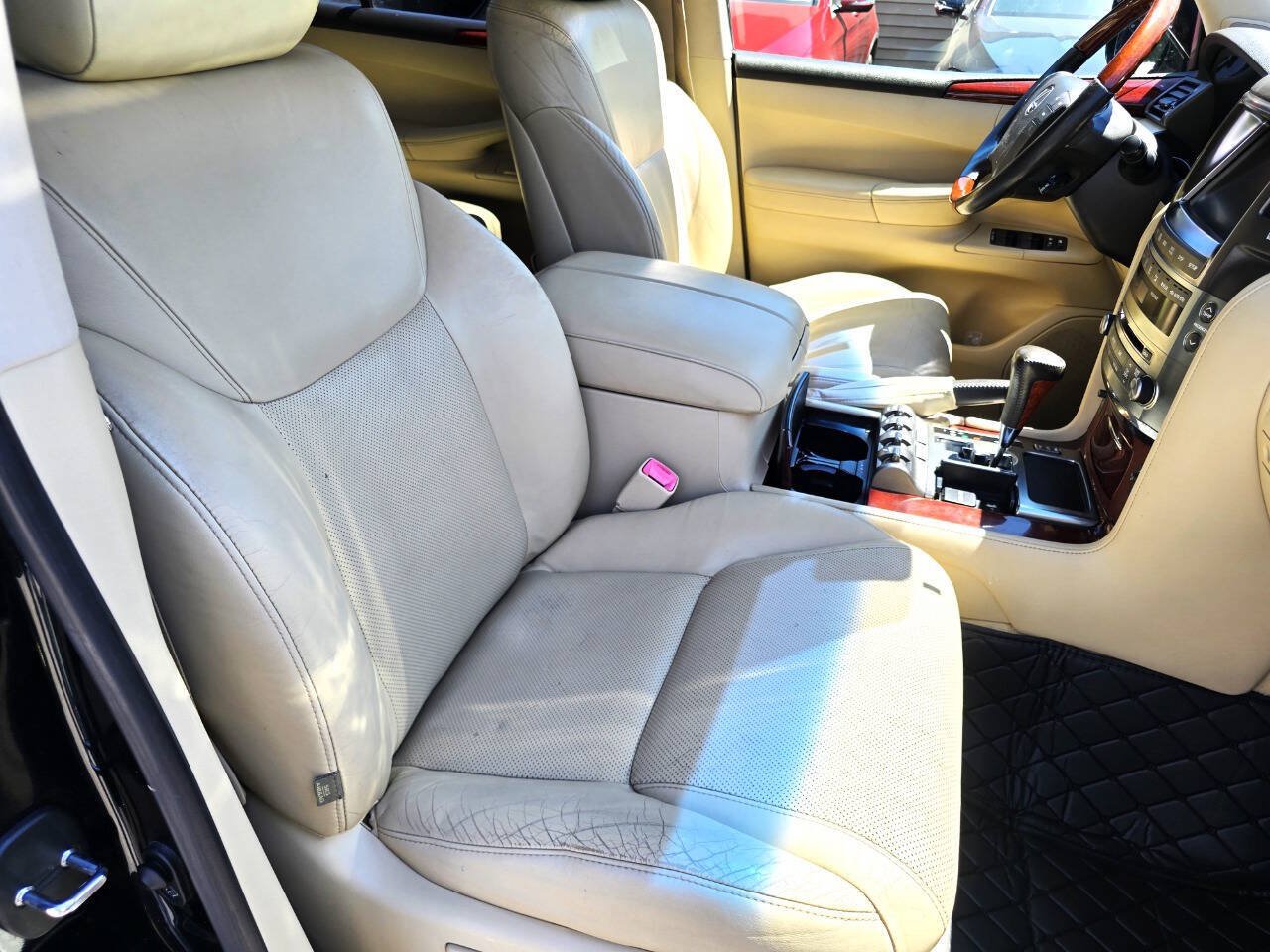 Used 2011 Lexus LX 570 4WD image 36