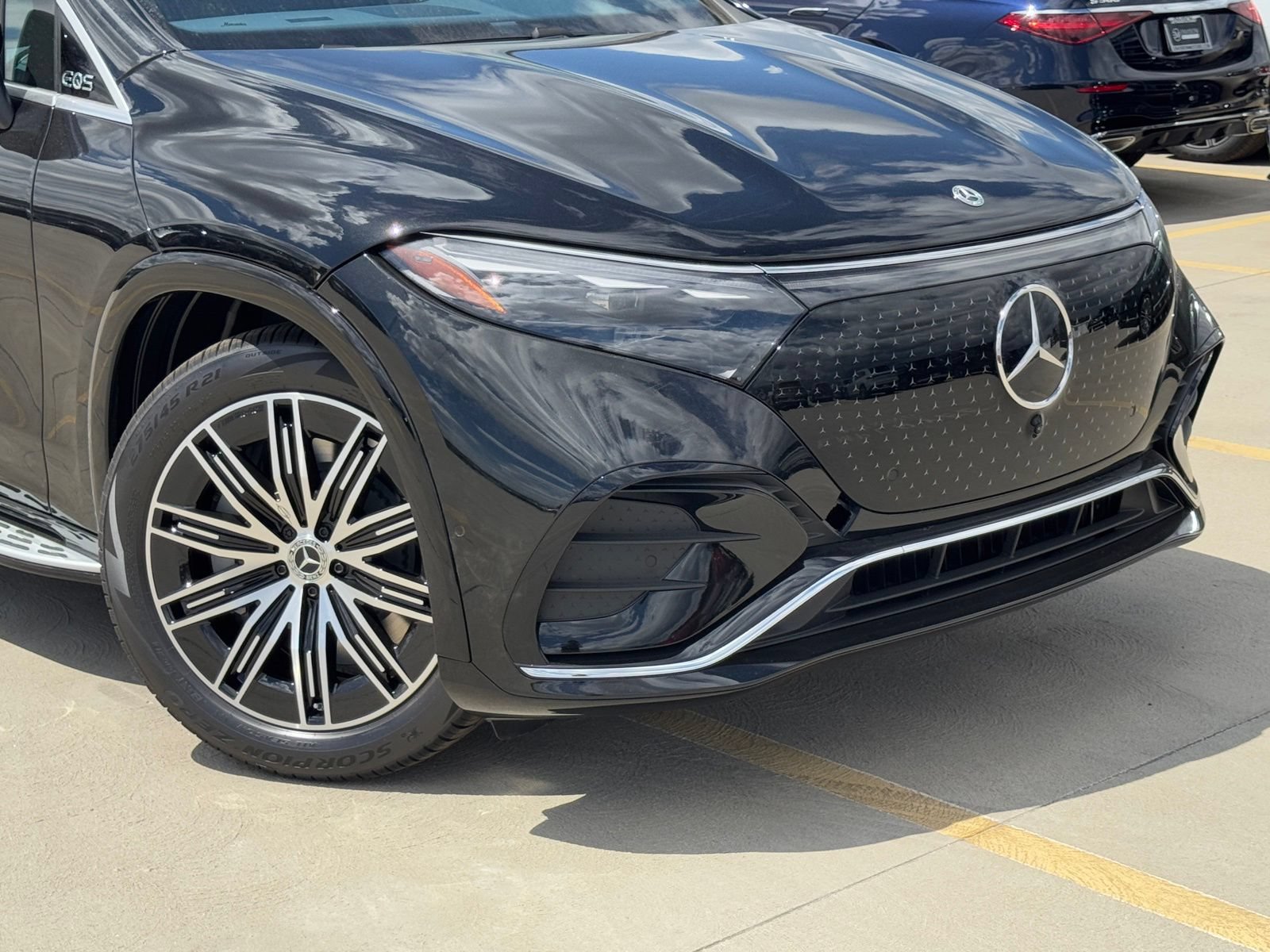 New 2026 Mercedes-Benz EQS 400 4MATIC SUV image 2