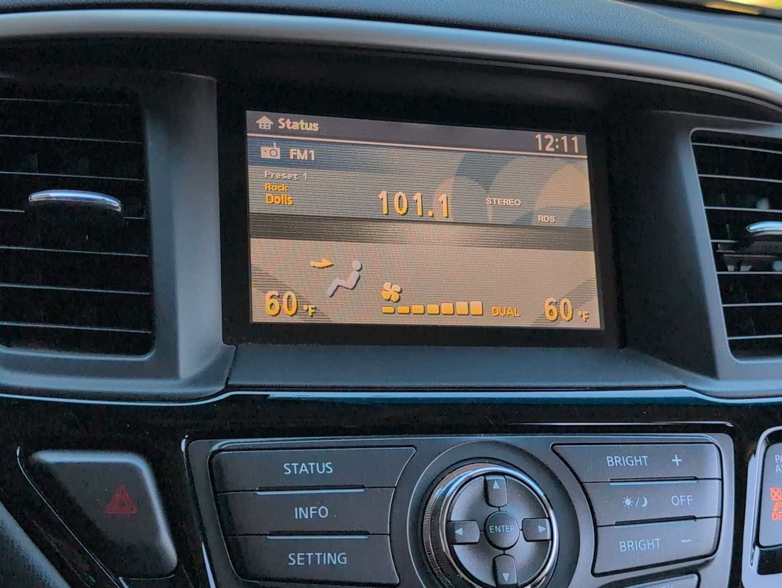 Used 2014 Nissan Pathfinder SV image 27