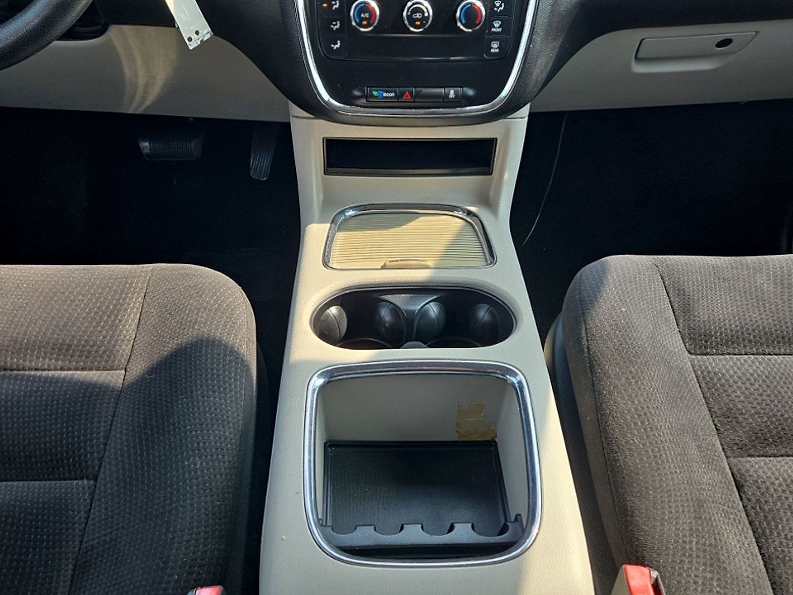 Used 2014 Dodge Grand Caravan American Value Package FWD image 19