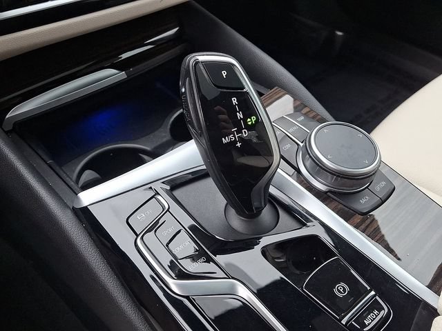 Used 2023 BMW 530i w/ Premium Package RWD image 18