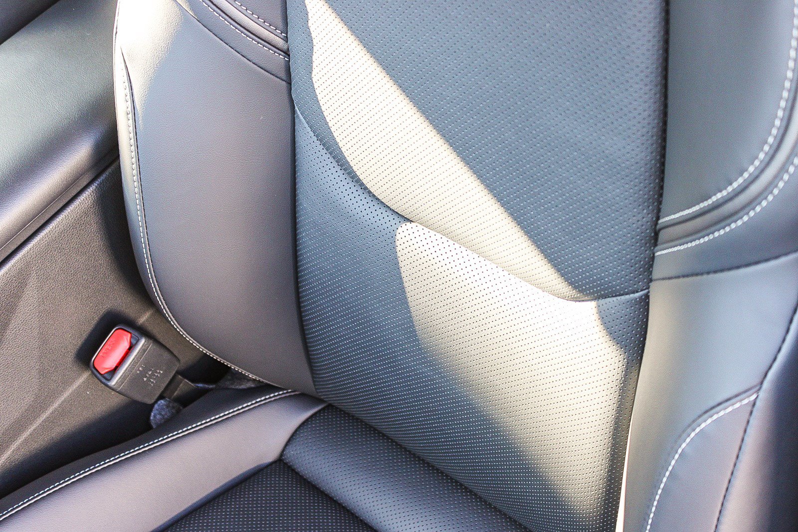 New 2026 Toyota Prius FWD image 24