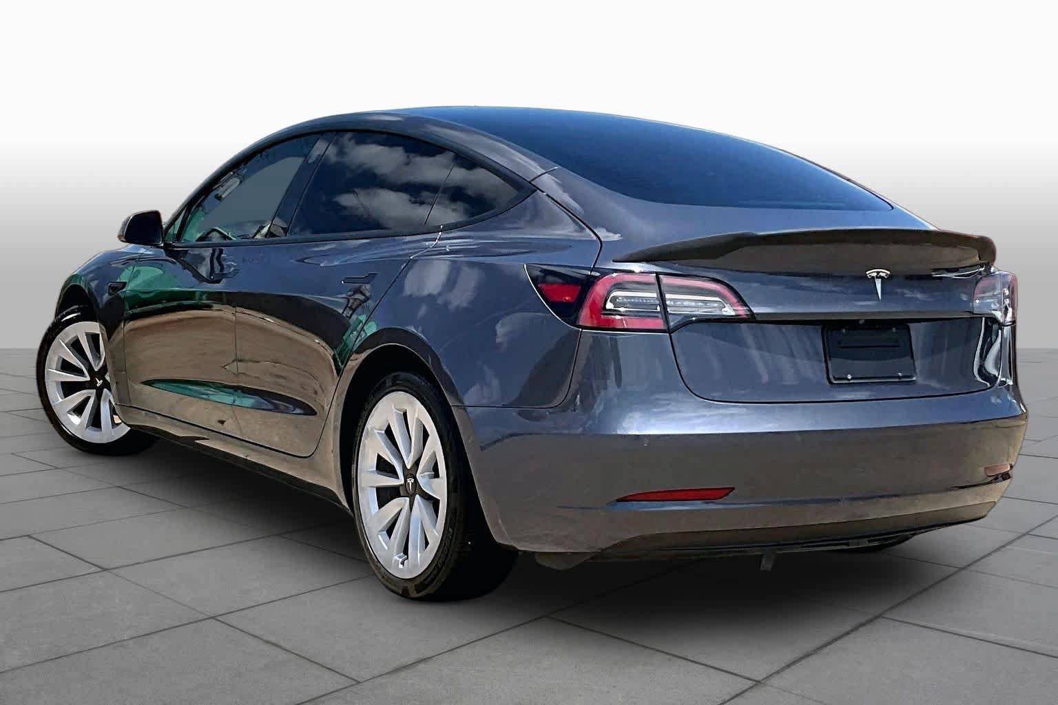 Used 2022 Tesla Model 3 Standard Range RWD image 8