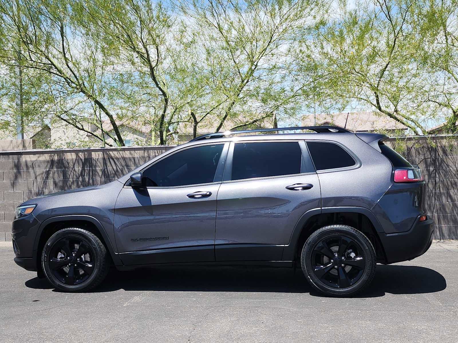 Used 2019 Jeep Cherokee Latitude Plus FWD image 6
