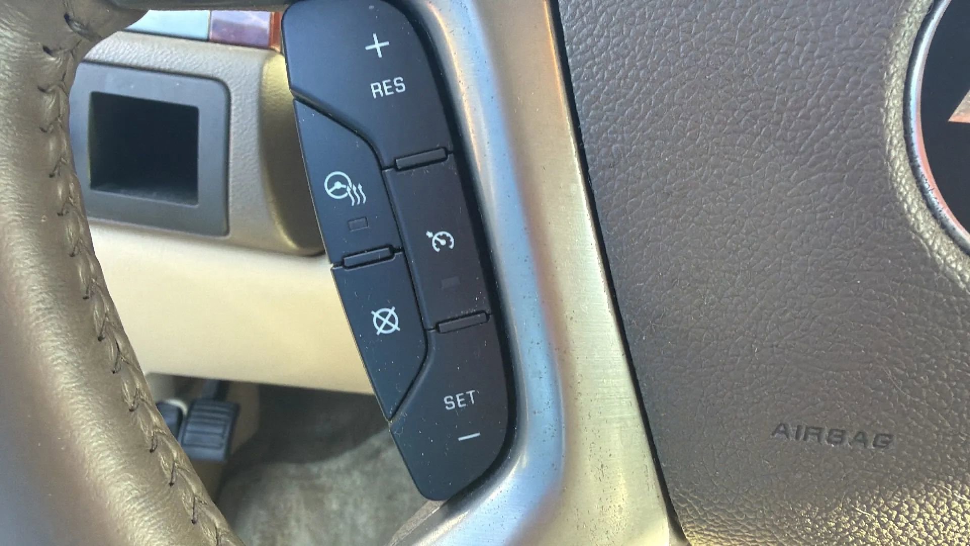 Used 2012 Chevrolet Tahoe LTZ image 31