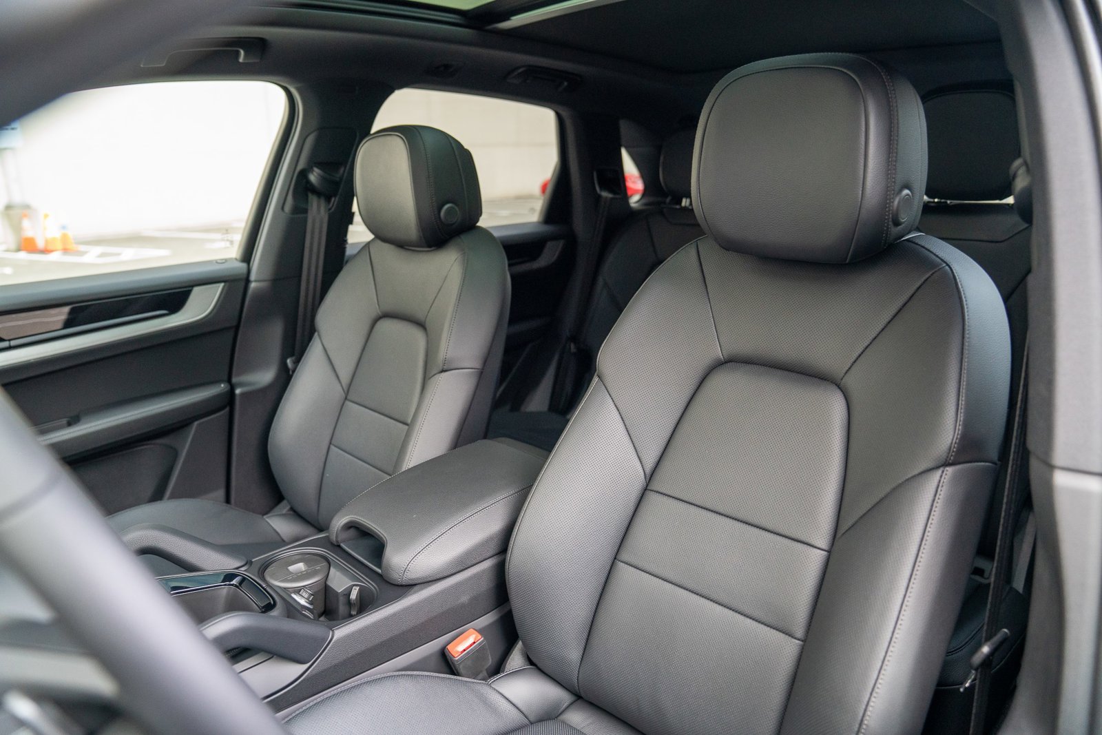 Certified 2026 Porsche Cayenne AWD/4WD image 5