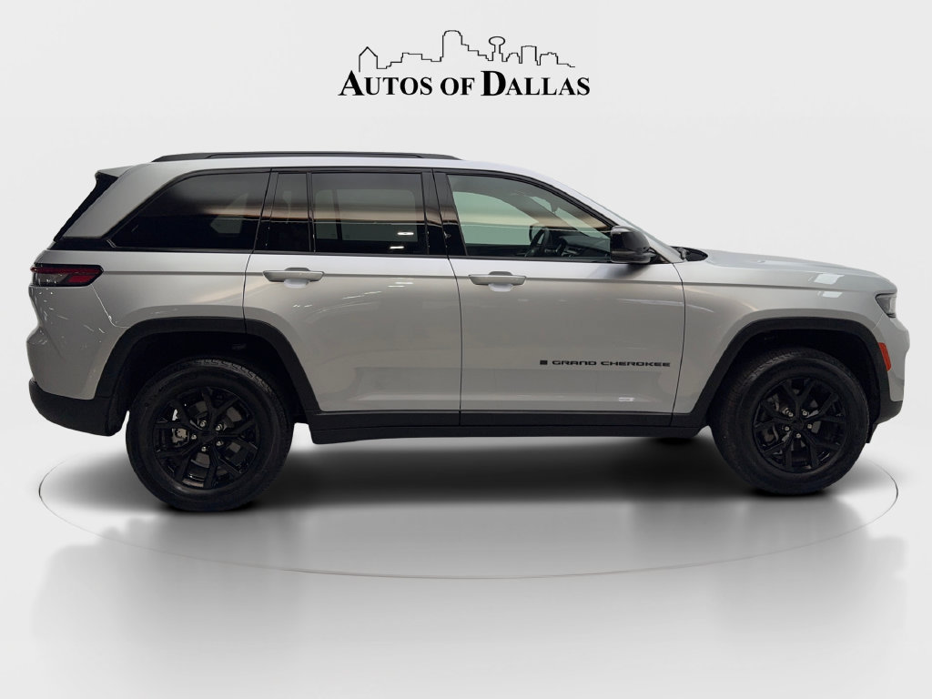 Used 2025 Jeep Grand Cherokee Altitude RWD image 11