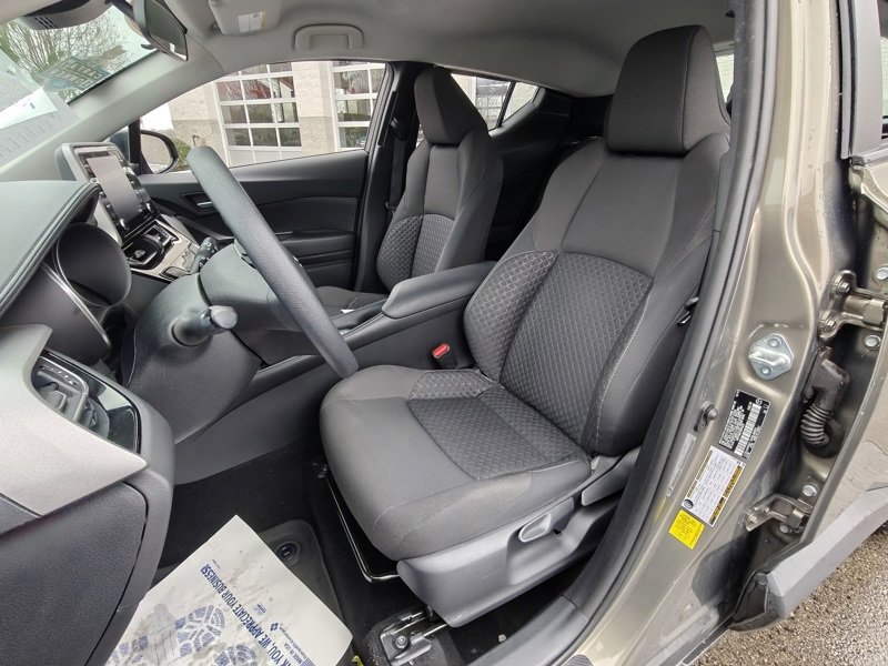 Used 2021 Toyota C-HR LE image 10