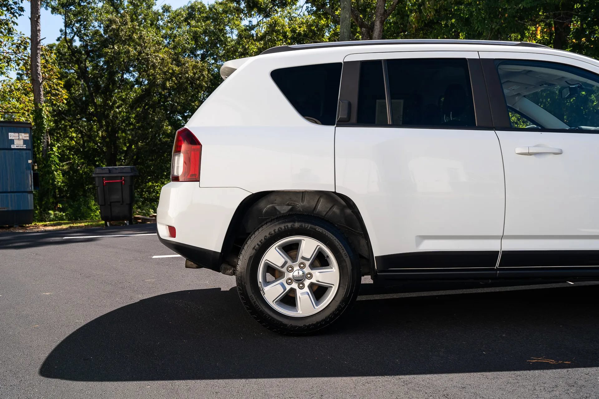 Used 2017 Jeep Compass Latitude FWD image 10