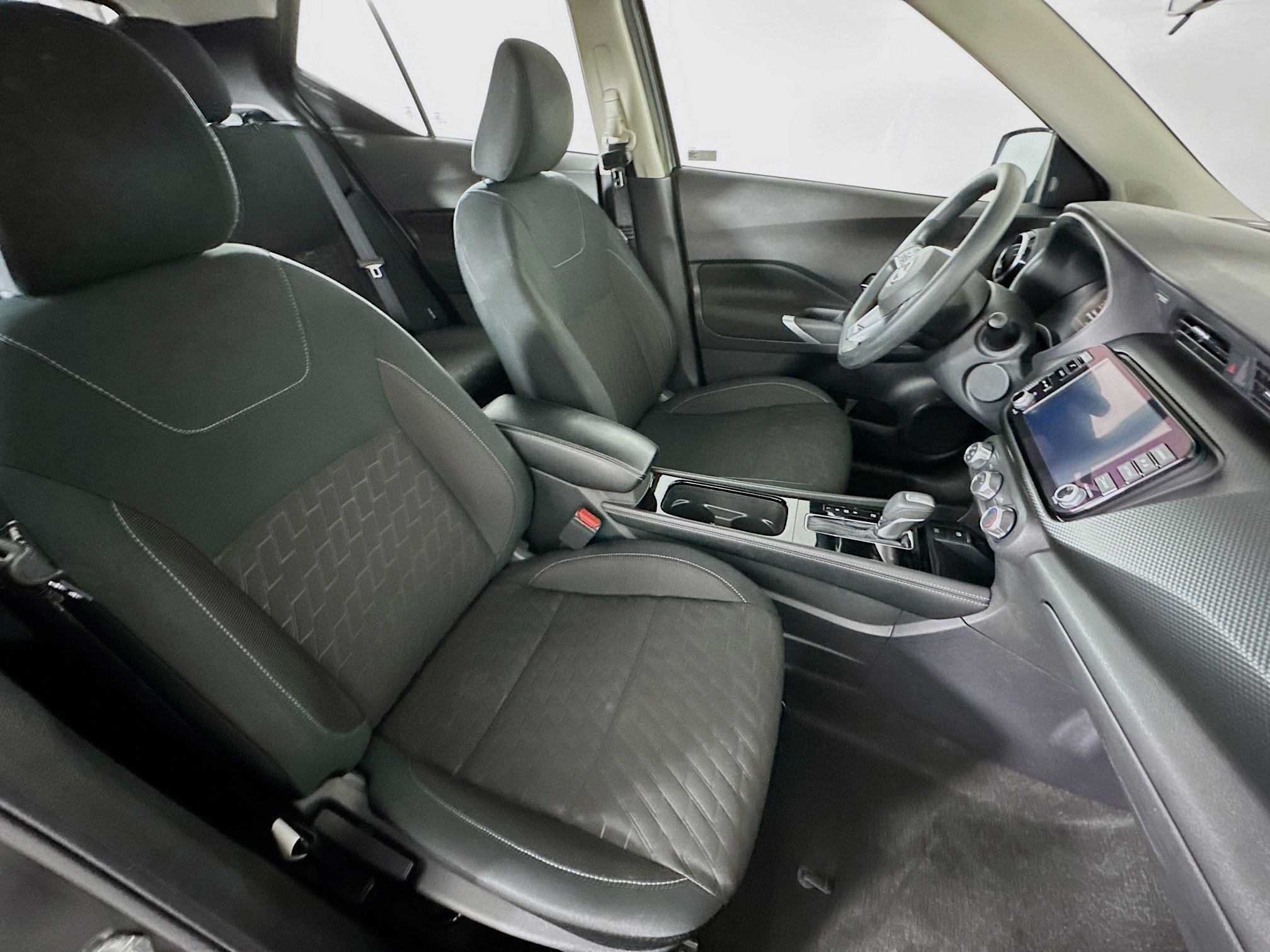 Used 2023 Nissan Kicks SV image 27