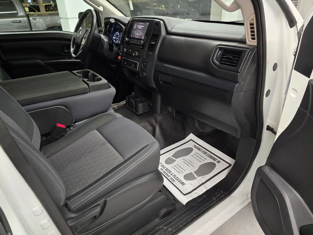 Used 2022 Nissan Titan S image 33