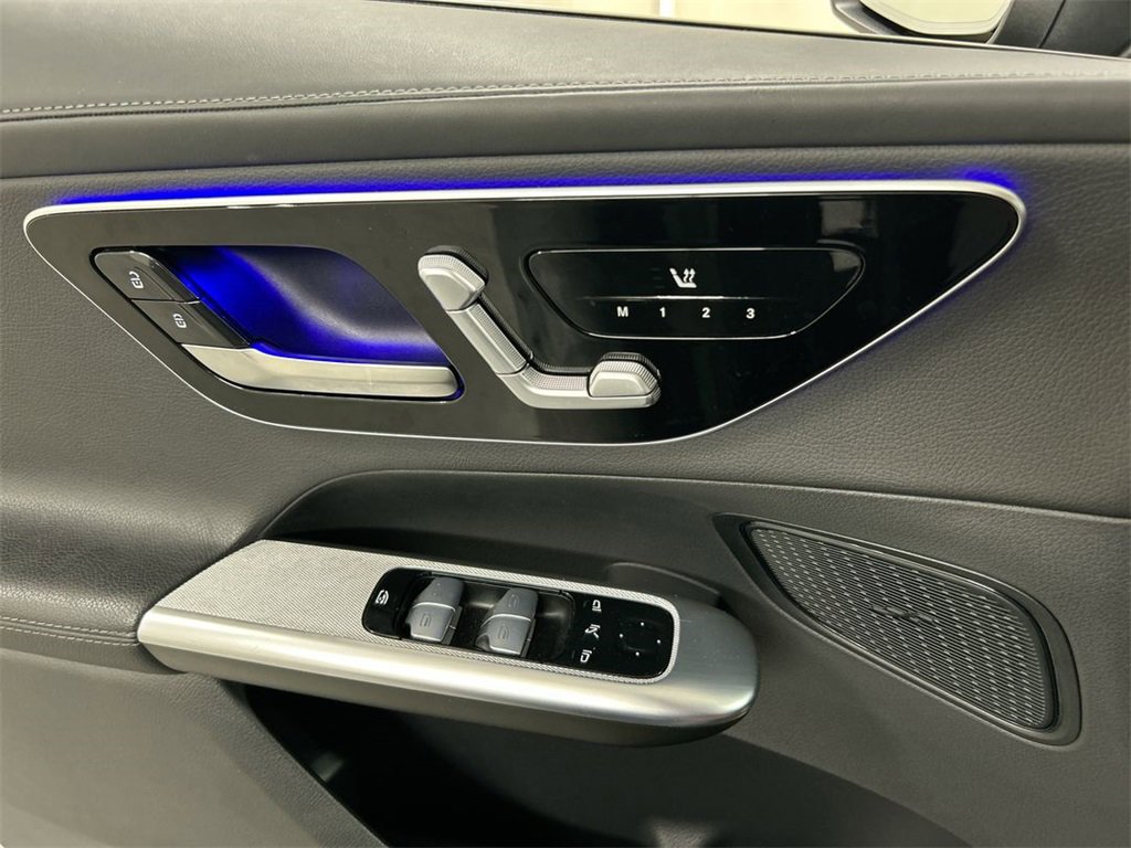 Used 2023 Mercedes-Benz GLC 300 4MATIC image 11