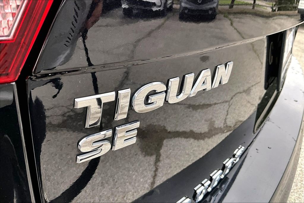 Used 2018 Volkswagen Tiguan SEL AWD/4WD image 41