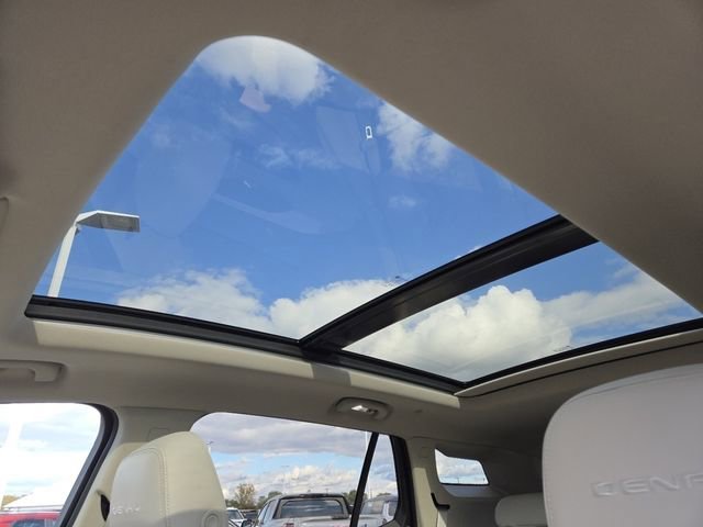 Used 2020 GMC Terrain Denali w/ Denali Premium Package image 3