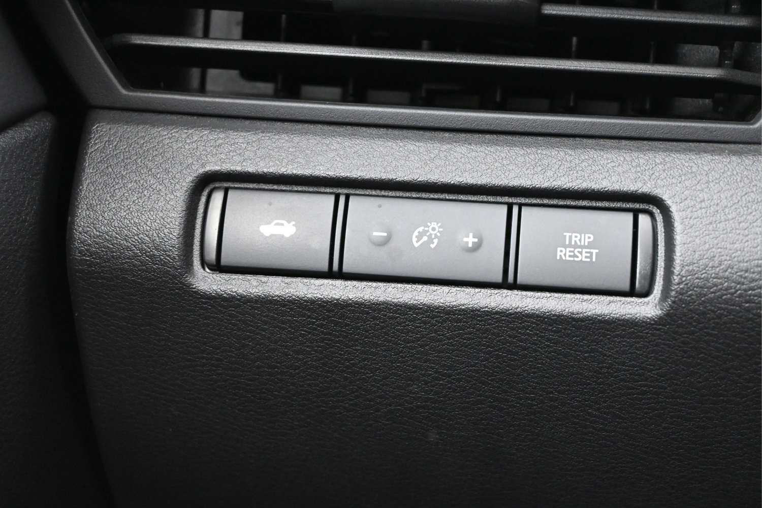 Used 2025 Nissan Altima 2.5 SV FWD image 14
