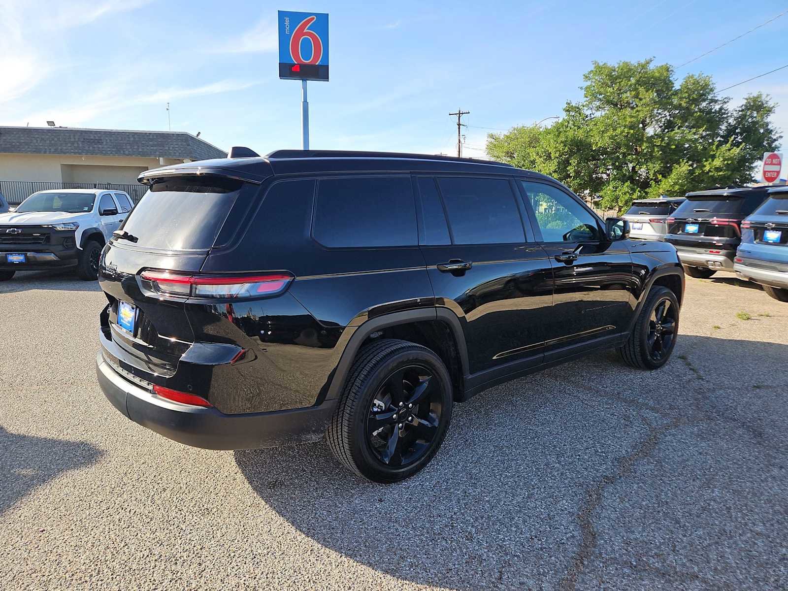 Used 2025 Jeep Grand Cherokee L Laredo image 8