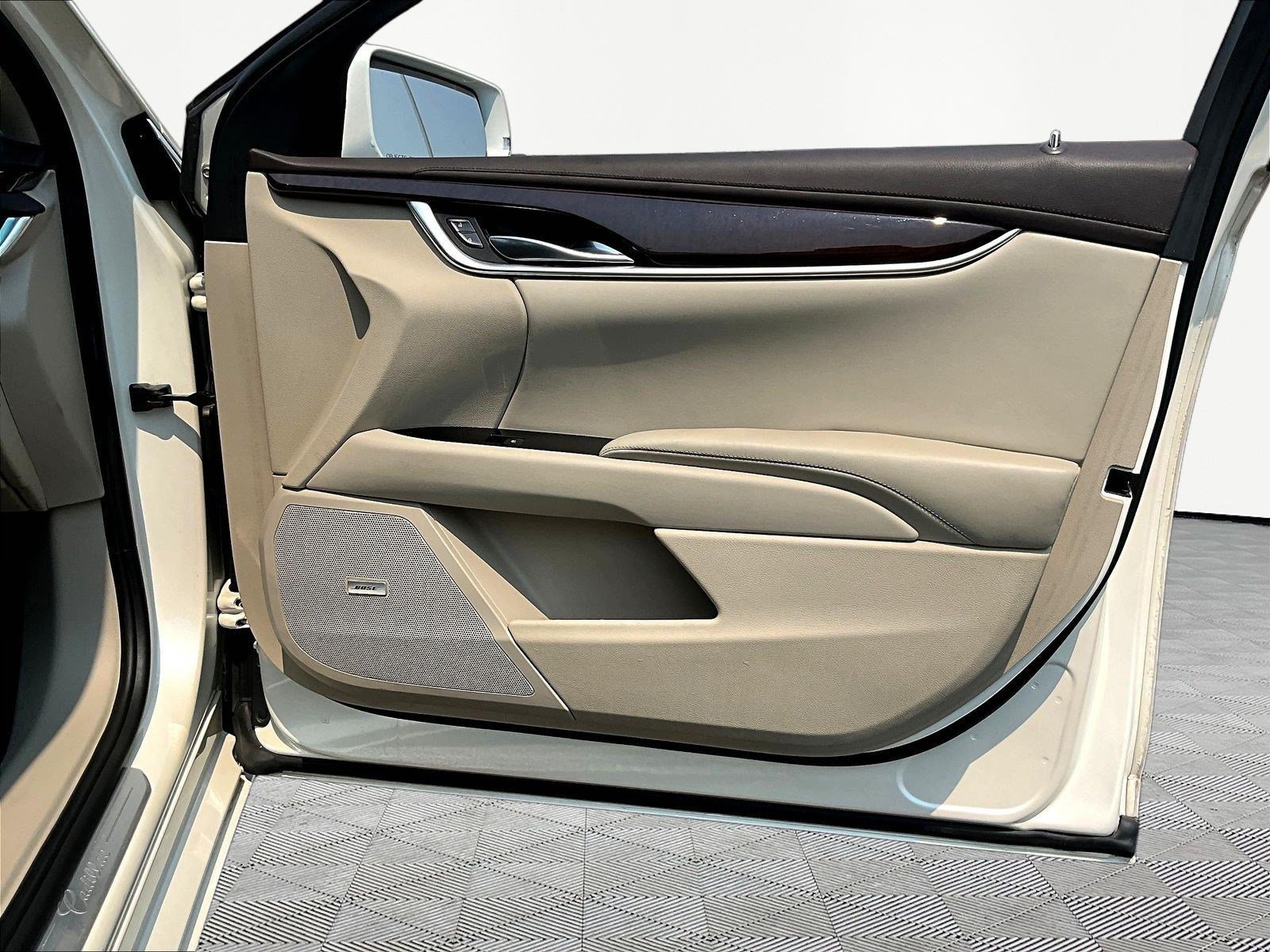 Used 2013 Cadillac XTS Luxury FWD image 28