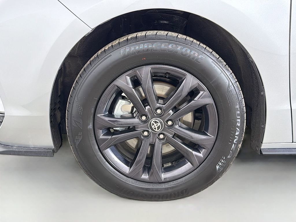 Used 2025 Toyota Sienna XSE w/ XSE Plus Package image 29