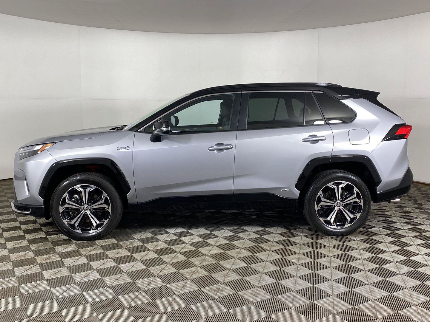 Used 2024 Toyota RAV4 XSE w/ Weather Package AWD/4WD image 3
