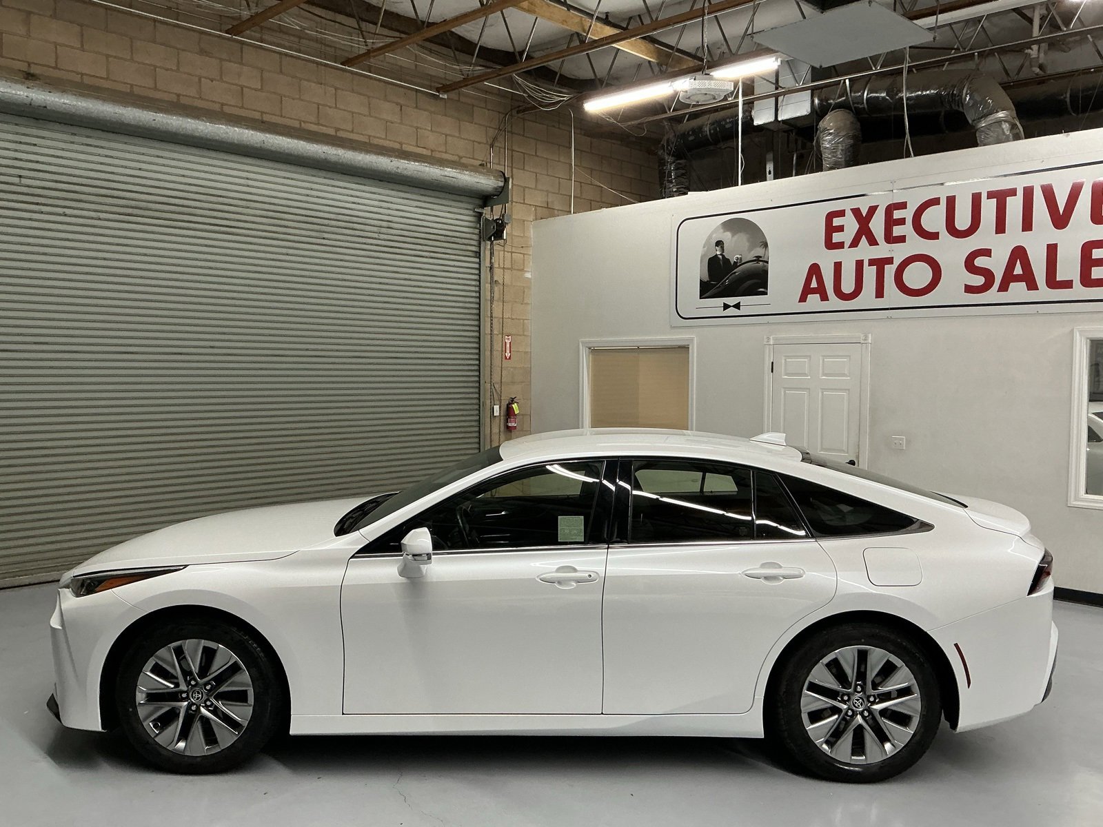 Used 2022 Toyota Mirai XLE image 10