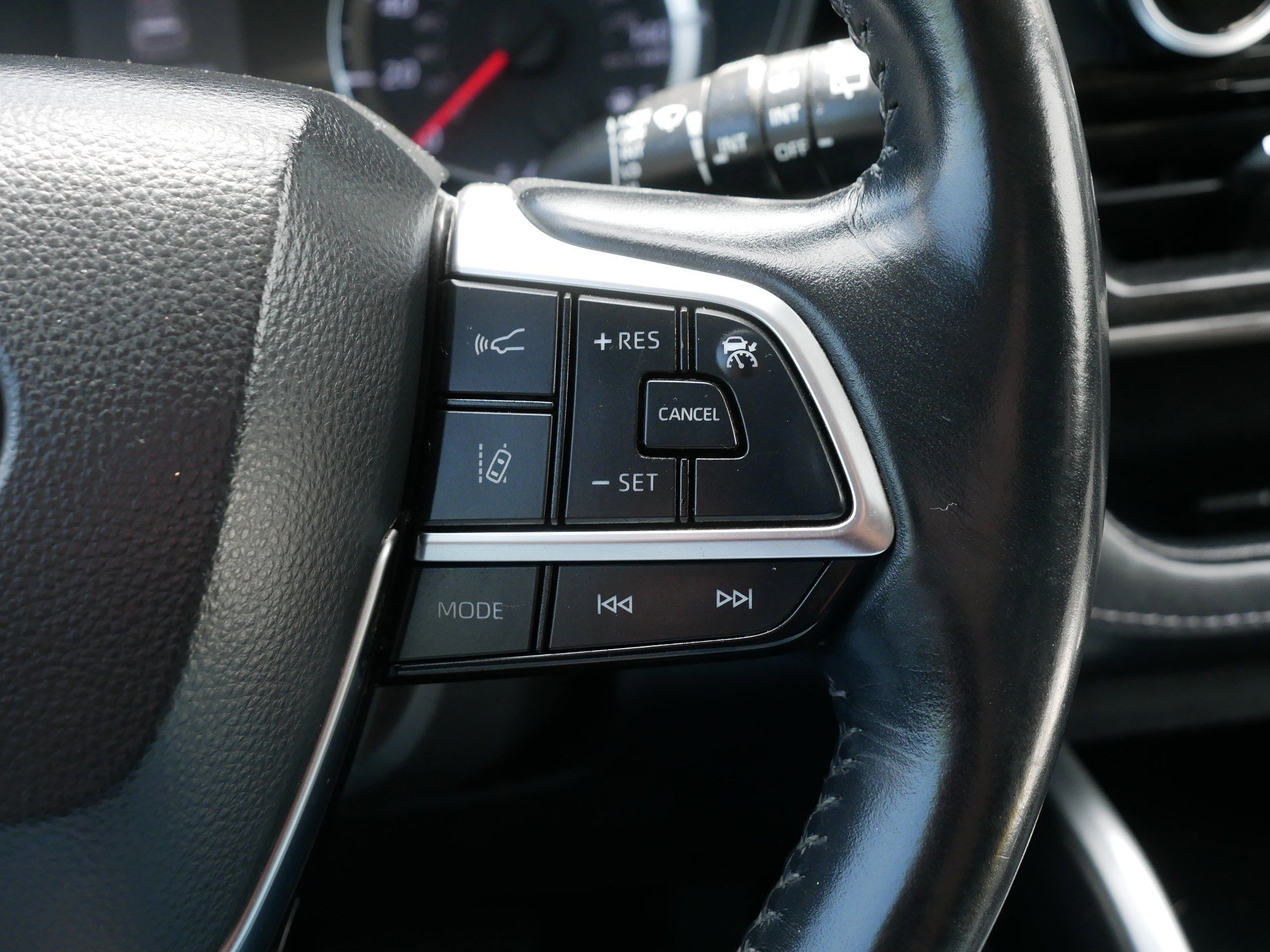 Used 2021 Toyota Highlander LE AWD/4WD image 30