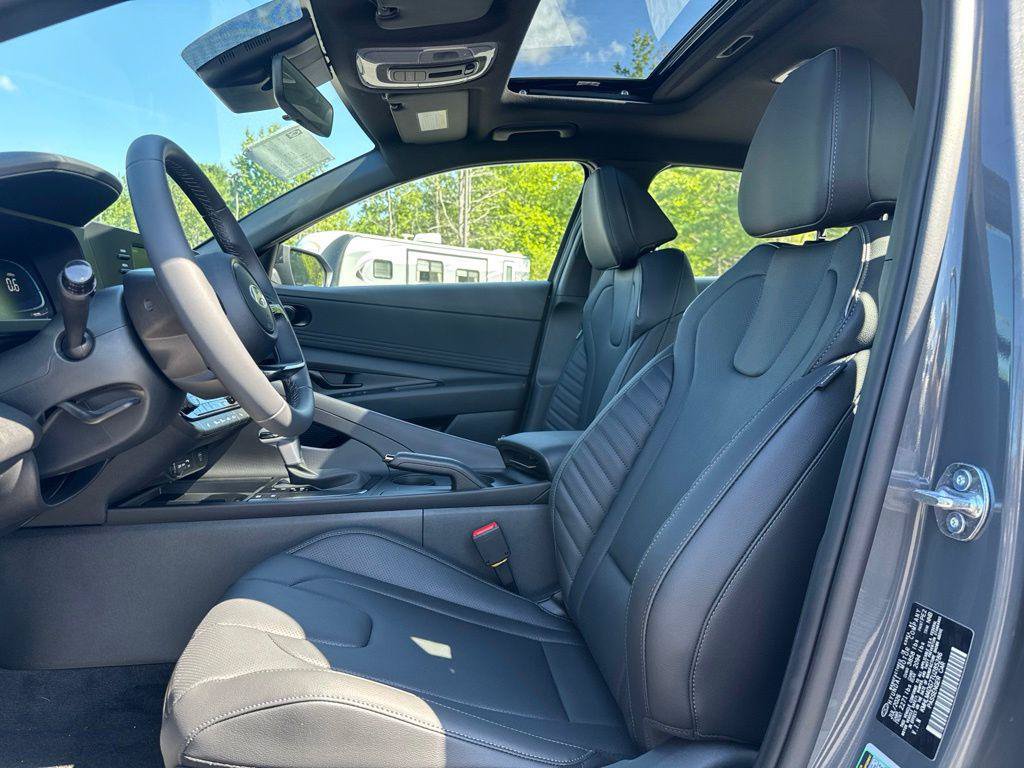 New 2026 Hyundai Elantra SEL Sport FWD image 19