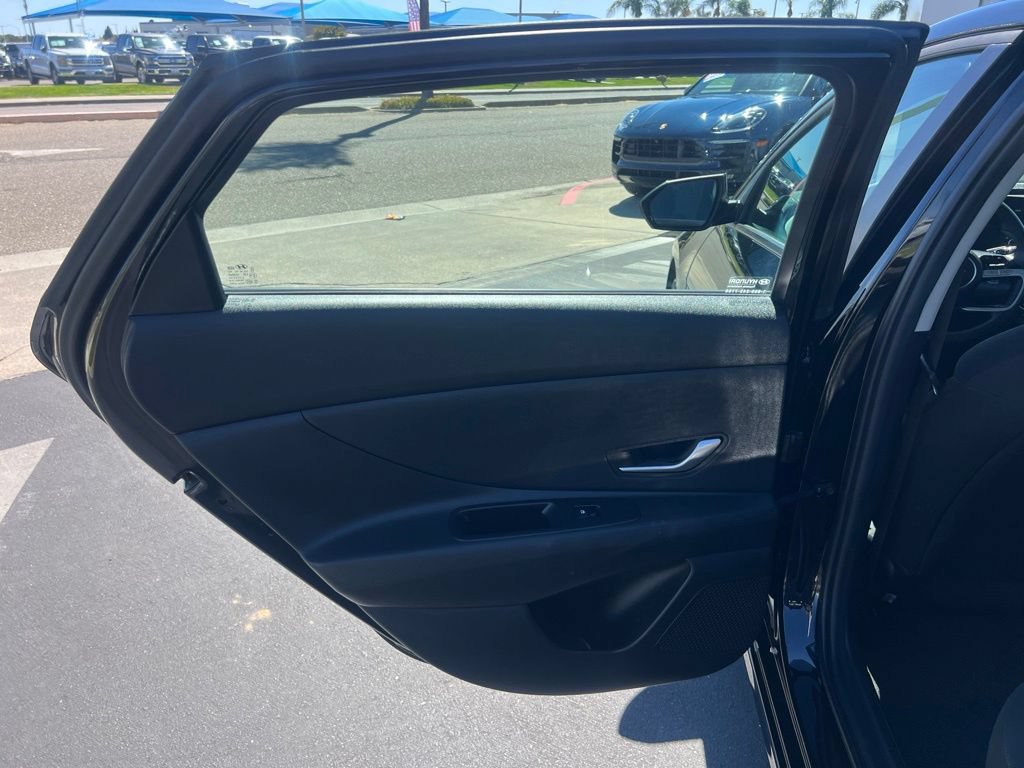Used 2025 Hyundai Elantra Hybrid FWD image 24
