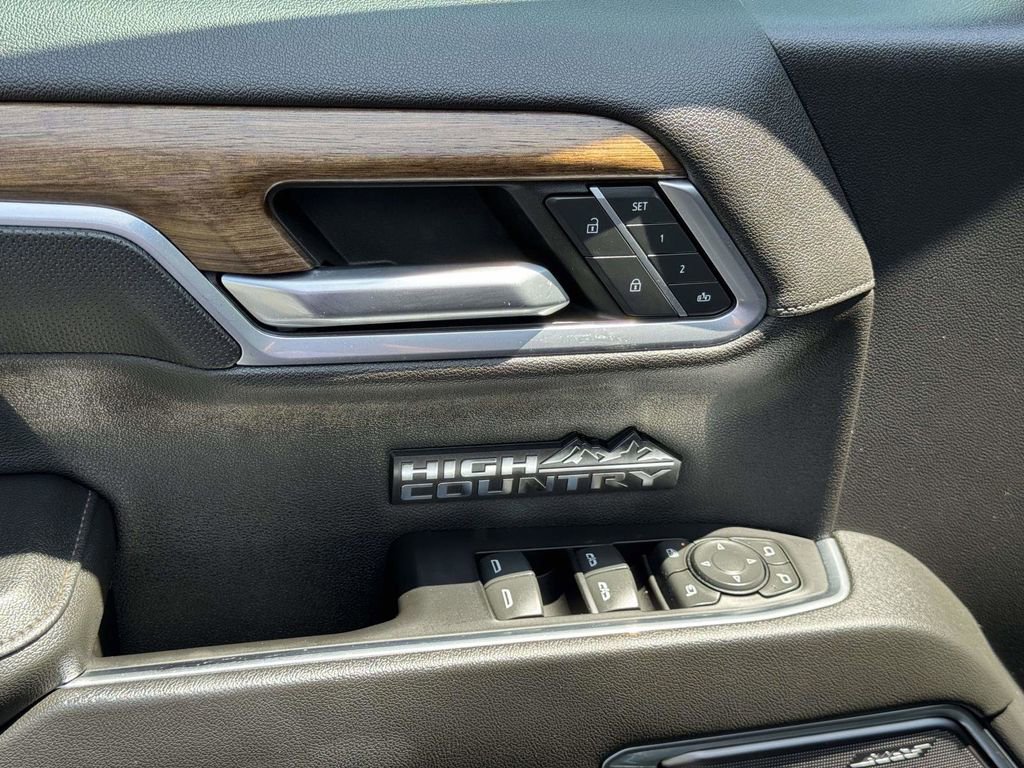 Used 2022 Chevrolet Silverado 1500 High Country w/ High Country Premium Package AWD/4WD image 18