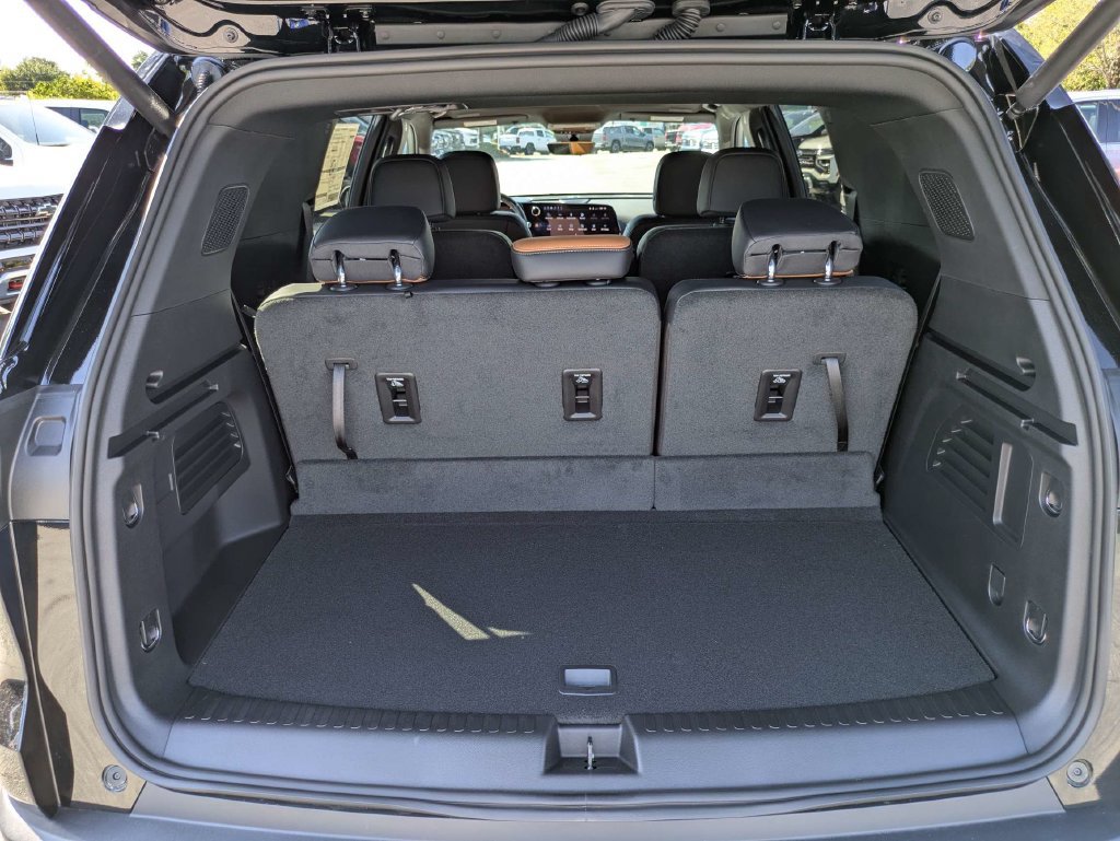 New 2027 Chevrolet Traverse Z71 w/ Enhanced Driving Package AWD/4WD image 13