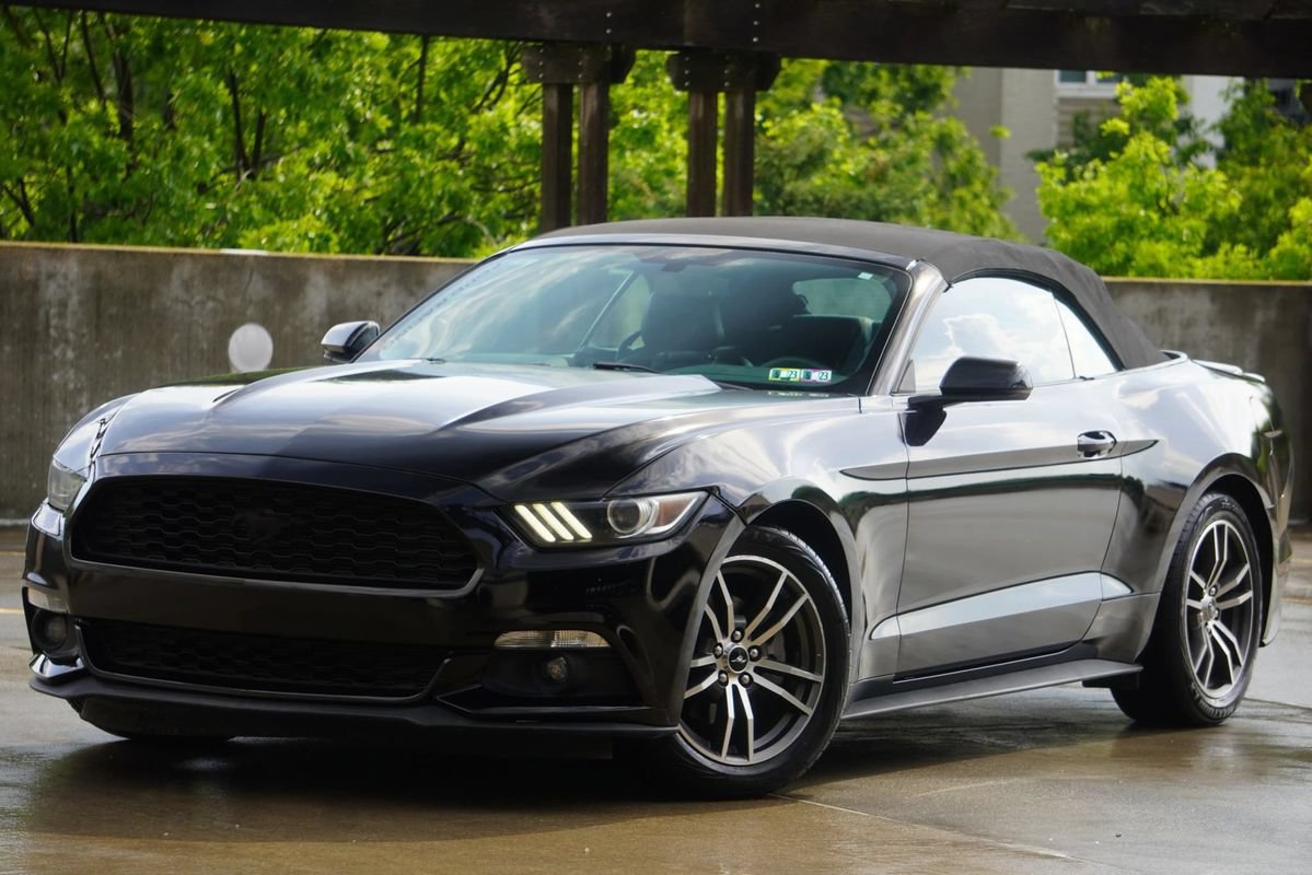 Used 2015 Ford Mustang Premium RWD image 8