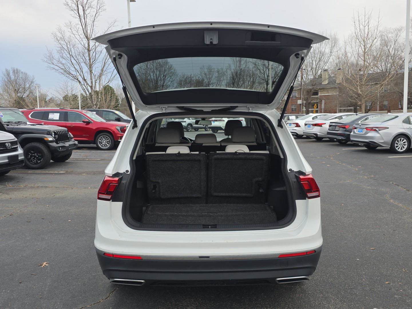 Used 2020 Volkswagen Tiguan SE image 7